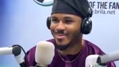 Ozo Plays and Dances to Vee's Single Show on His Sport Show [Video]