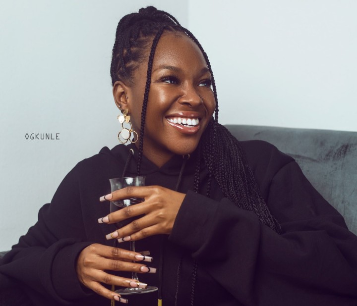 Fans Worried as Vee Takes Cocktail on an Empty Stomach