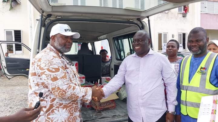 Redemption Ministries, Yenagoa Makes Donation to IDP Camp in Bayelsa