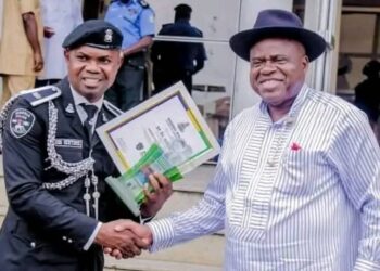 Governor Diri Honours Police Officer Who Rejected ,000 Bribe, Gifts him car and 3 bedroom flat