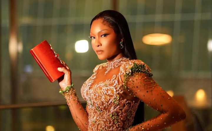 Osas Ighodaro Stuns in Veekee James Creation at the World Premiere of “3 Cold Dishes”