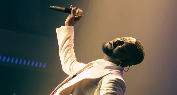 Simi Melts Hearts With Emotional Tribute to Adekunle Gold After “Mind-Blowing” Show Simi Melts Hearts With Emotional Tribute to Adekunle Gold After “Mind-Blowing” Show