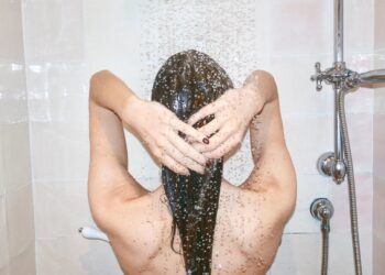 How a Simple Bath Is Becoming a Powerful Tool Against Everyday Restlessness