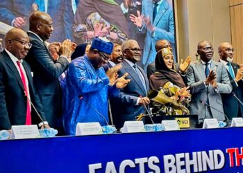 Dangote Opens ₦2.15trn Refinery Share Offering At NGX Dangote Opens ₦2.15trn Refinery Share Offering At NGX