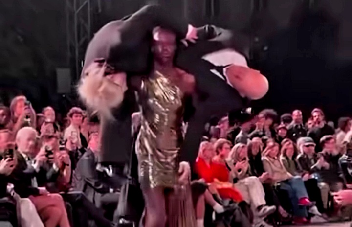 South Sudanese Model Abuk Yurr Goes Viral After Carrying Two Men At Paris Fashion Show South Sudanese Model Abuk Yurr Goes Viral After Carrying Two Men At Paris Fashion Show