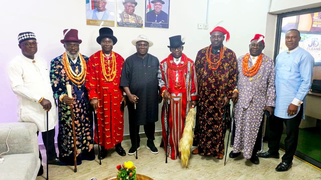 Ogbia Paramount Rulers Visit Bayelsa Governor’s Media Adviser, Offer Royal Blessings Ogbia Paramount Rulers Visit Bayelsa Governor’s Media Adviser, Offer Royal Blessings